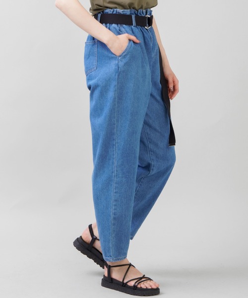 SPINNS（スピンズ）の「ベルト付 ハイウエストテーパードデニムパンツ（デニムパンツ・レディース・ブルー/ブルー系その他/ブラック/アイボリー・ONESIZE）」の10枚目の写真