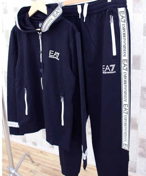 EMPORIO ARMANI EA7（エンポリオアルマーニイーエーセブン）の「ロゴラバープリント スウェット 上下 セットアップ 「3KPM25PJ05Z/3KPP51PJ05Z」（パーカー・メンズ・ブラック・S/M/XL/L）」の8枚目の写真