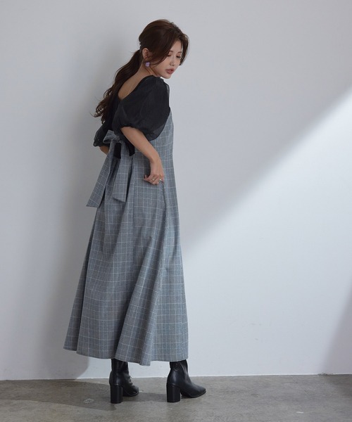 vis-`a-vis（ビサビ）の「【WEB限定】バックリボン合皮パイピングジャンパースカート（ワンピース・レディース・ブラック/ブラック系その他/ベージュ・S/M）」の22枚目の写真