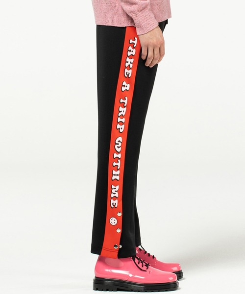 VIKTOR&ROLF(ヴィクター&ロルフ)の「VIKTOR&ROLF(ヴィクター&ロルフ)サイドラインジャージーパンツ/TAKE A TRIP JERSEY PANTS(その他パンツ・メンズ・ブラック・46/48/50)」の5枚目の写真