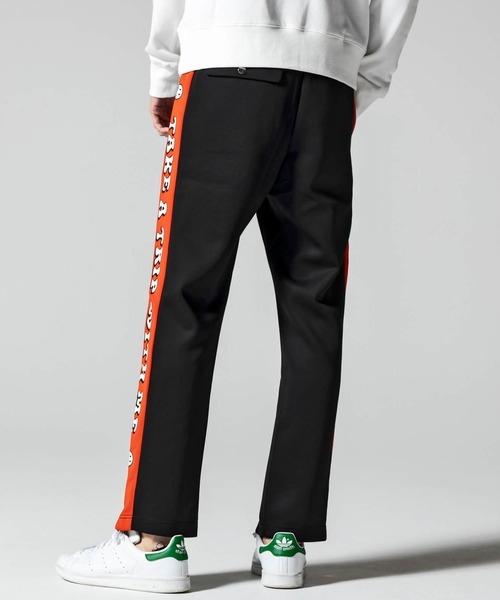 VIKTOR&ROLF(ヴィクター&ロルフ)の「VIKTOR&ROLF(ヴィクター&ロルフ)サイドラインジャージーパンツ/TAKE A TRIP JERSEY PANTS(その他パンツ・メンズ・ブラック・46/48/50)」の19枚目の写真