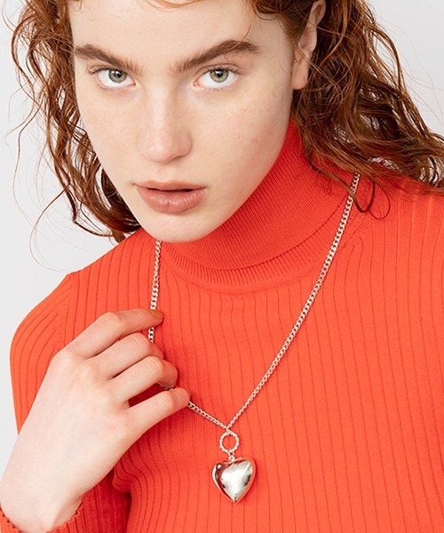 Casselini（キャセリーニ）の「Casselini(キャセリーニ)ビッグハートネックレス（ネックレス・レディース・ゴールド/ブラック/シルバー・FREE）」の3枚目の写真