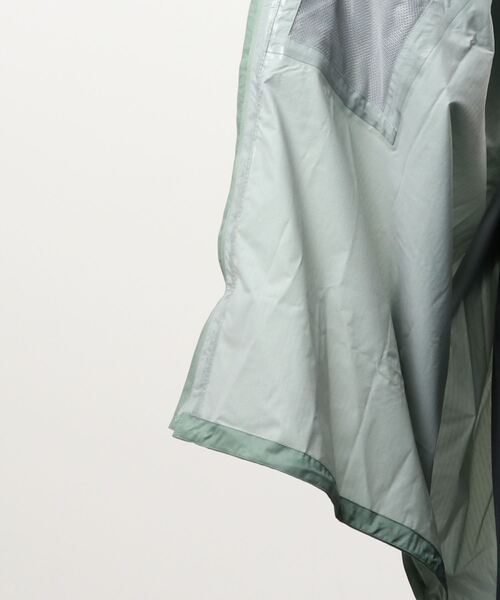 THE NORTH FACE(ザノースフェイス)の「【THE NORTH FACE】TAGUAN PONCHO(ポンチョ・レディース・オリーブ・MEDIUM)」の2枚目の写真