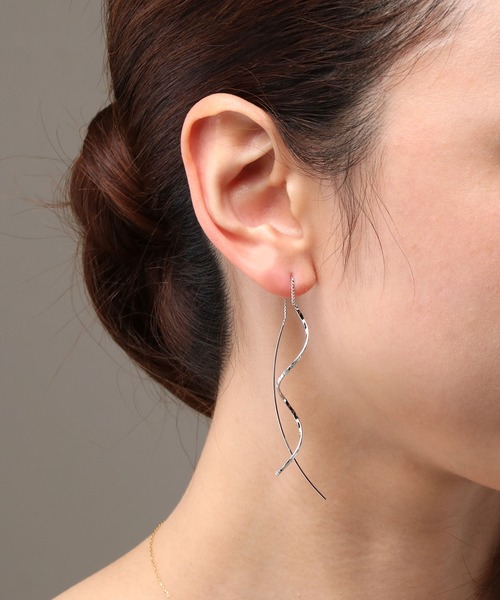 Manon's Selection(マノンズセレクション)の「ラインアメリカンピアス(ピアス(両耳用)・レディース・ゴールド/シルバー・ONE SIZE)」の2枚目の写真