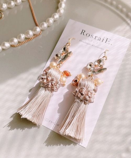 tone(トーン)の「【RosraiE】ビジュー パール タッセル ロング ピアス(MA)(ピアス(両耳用)・レディース・ゴールド/ブルーグレー・FREE)」の4枚目の写真