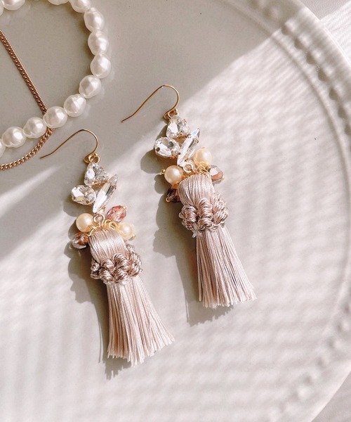 tone(トーン)の「【RosraiE】ビジュー パール タッセル ロング ピアス(MA)(ピアス(両耳用)・レディース・ゴールド/ブルーグレー・FREE)」の3枚目の写真