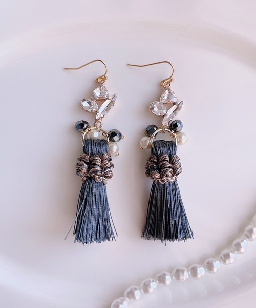 tone(トーン)の「【RosraiE】ビジュー パール タッセル ロング ピアス(MA)(ピアス(両耳用)・レディース・ゴールド/ブルーグレー・FREE)」の8枚目の写真