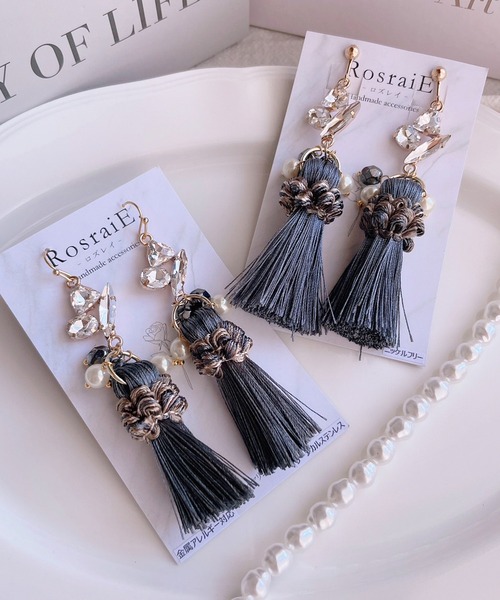 tone(トーン)の「【RosraiE】ビジュー パール タッセル ロング ピアス(MA)(ピアス(両耳用)・レディース・ゴールド/ブルーグレー・FREE)」の7枚目の写真
