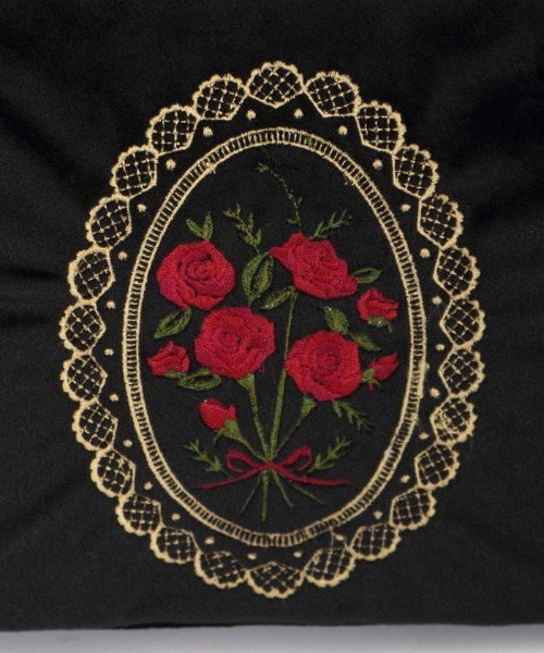 axes femme POETIQUE（アクシーズファムポエティック）の「刺繍がま口