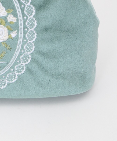 axes femme POETIQUE（アクシーズファムポエティック）の「刺繍がま口ベロアポシェット（ショルダーバッグ・レディース・ブラック/ミント・MEDIUM）」の15枚目の写真