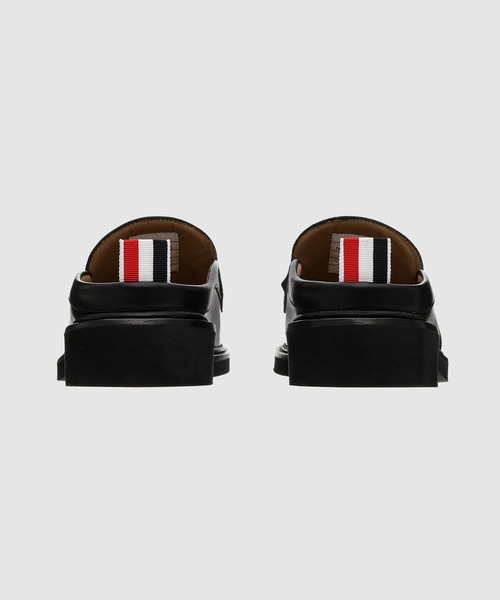 THOM BROWNE（トムブラウン）の「TASSEL LOAFER MULE W/ MICRO SOLE IN VITELLO CALF LEATHER（ローファー・メンズ・ブラック・7/8/9/10）」の4枚目の写真