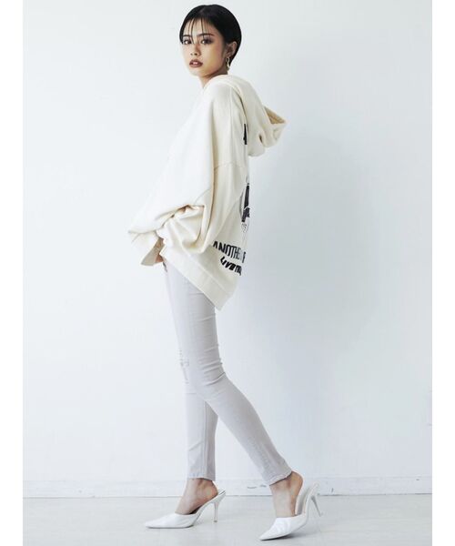 GYDA(ジェイダ)の「BEYOND サテンLOGO BIG パーカー(パーカー・レディース・アイボリー/チャコールグレー/ベージュ/ピンク・FREE)」の7枚目の写真