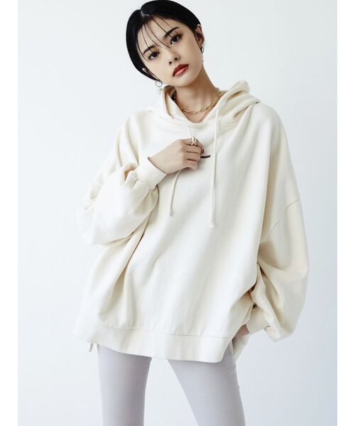 GYDA(ジェイダ)の「BEYOND サテンLOGO BIG パーカー(パーカー・レディース・アイボリー/チャコールグレー/ベージュ/ピンク・FREE)」の10枚目の写真