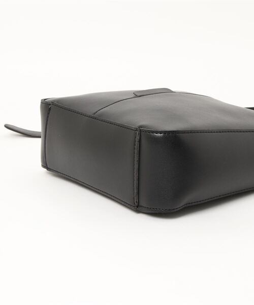 LA VORAGINE（ラ ヴォラジネ）の「ポーチ付き　ショルダーバッグ/トートバッグ（トートバッグ・レディース・ブラック/ブラウン・FREE）」の5枚目の写真