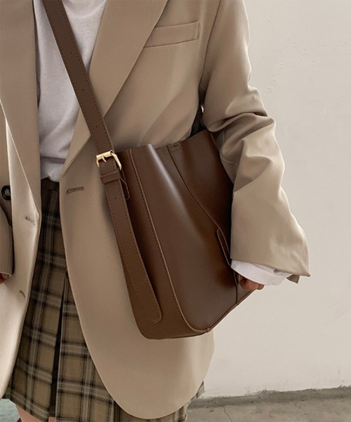 LA VORAGINE（ラ ヴォラジネ）の「ポーチ付き　ショルダーバッグ/トートバッグ（トートバッグ・レディース・ブラック/ブラウン・FREE）」の3枚目の写真