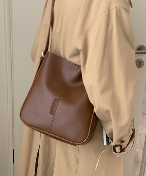 LA VORAGINE（ラ ヴォラジネ）の「ポーチ付き　ショルダーバッグ/トートバッグ（トートバッグ・レディース・ブラック/ブラウン・FREE）」の11枚目の写真