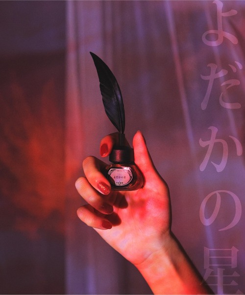 et seq.（エセク）の「【et seq.】KM1921 よだかの星【羽根ペンネイルポリッシュ】（マニキュア/ジェルネイル・レディース・オレンジ・FREE）」の2枚目の写真