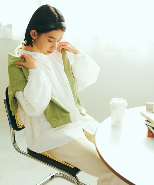 mybae（マイベイ）の「タックボリュームスリーブバンドカラーブラウス（シャツ/ブラウス・レディース・ホワイト/ブラック/カーキ・FREE）」の20枚目の写真