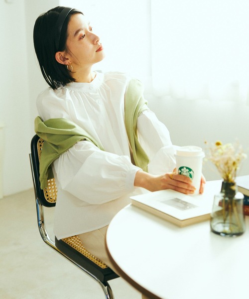 mybae（マイベイ）の「タックボリュームスリーブバンドカラーブラウス（シャツ/ブラウス・レディース・ホワイト/ブラック/カーキ・FREE）」の21枚目の写真