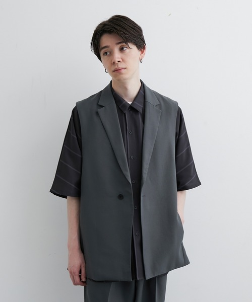 JUNRED(ジュンレッド)の「ライトスルーサイドスリットベスト(ベスト・メンズ・ブラック/ベージュ/グリーン系その他/チャコールグレー/ホワイト系その他・M/L)」の3枚目の写真