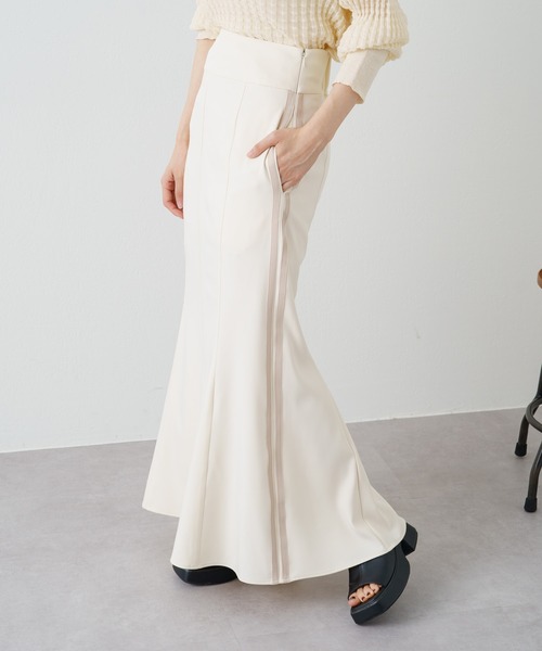 Kastane(カスタネ)の「【サイズ展開あり】ジャージラインスカート(スカート・レディース・ブラック/アイボリー・1/2)」の12枚目の写真