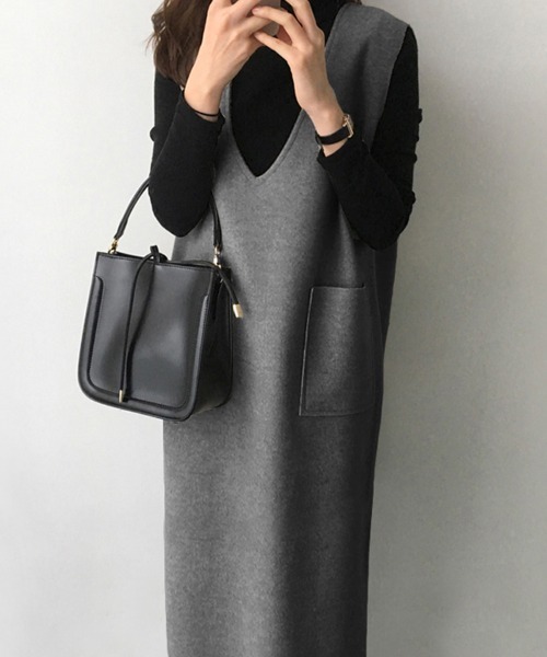 Doux Belle（ドゥーベル）の「切りっぱなし深Vネックジャンパースカート（ジャンパースカート・レディース・ベージュ/ブラウン/ライトグレー/カーキ/ダークグレー/ネイビー・MEDIUM/SMALL）」の3枚目の写真