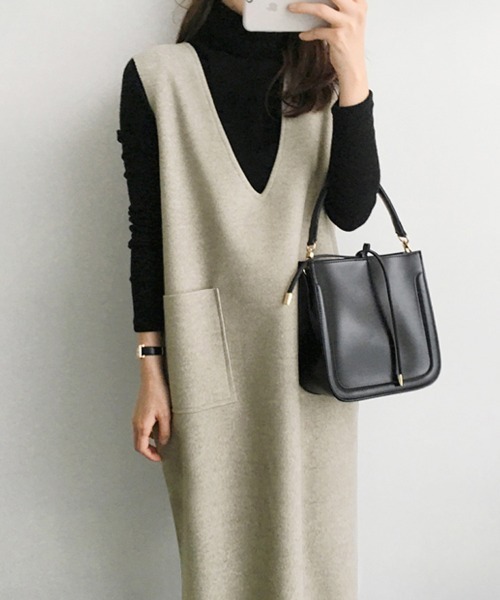 Doux Belle（ドゥーベル）の「切りっぱなし深Vネックジャンパースカート（ジャンパースカート・レディース・ベージュ/ブラウン/ライトグレー/カーキ/ダークグレー/ネイビー・MEDIUM/SMALL）」の18枚目の写真