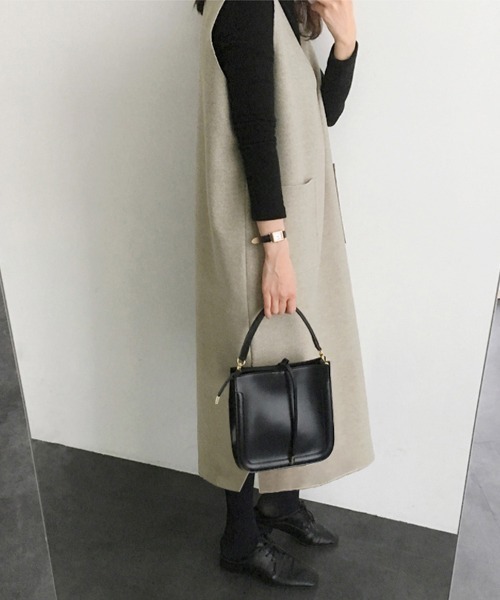 Doux Belle（ドゥーベル）の「切りっぱなし深Vネックジャンパースカート（ジャンパースカート・レディース・ベージュ/ブラウン/ライトグレー/カーキ/ダークグレー/ネイビー・MEDIUM/SMALL）」の11枚目の写真