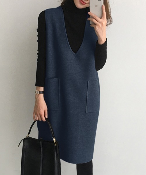 Doux Belle（ドゥーベル）の「切りっぱなし深Vネックジャンパースカート（ジャンパースカート・レディース・ベージュ/ブラウン/ライトグレー/カーキ/ダークグレー/ネイビー・MEDIUM/SMALL）」の8枚目の写真