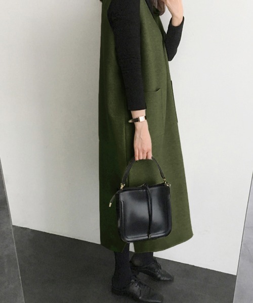 Doux Belle（ドゥーベル）の「切りっぱなし深Vネックジャンパースカート（ジャンパースカート・レディース・ベージュ/ブラウン/ライトグレー/カーキ/ダークグレー/ネイビー・MEDIUM/SMALL）」の9枚目の写真