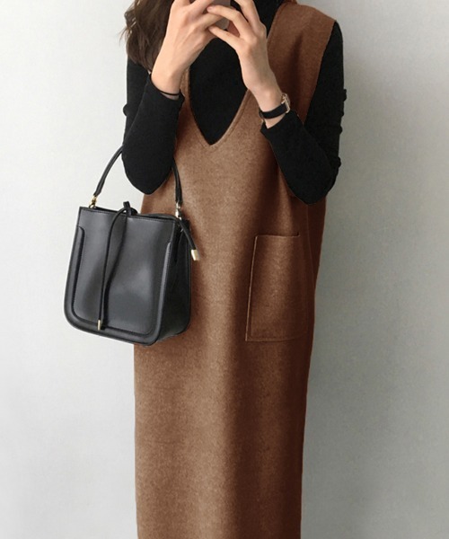 Doux Belle（ドゥーベル）の「切りっぱなし深Vネックジャンパースカート（ジャンパースカート・レディース・ベージュ/ブラウン/ライトグレー/カーキ/ダークグレー/ネイビー・MEDIUM/SMALL）」の13枚目の写真