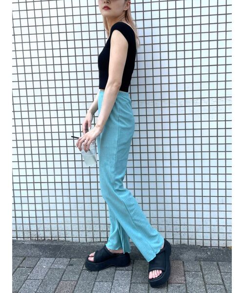 EMODA（エモダ）の「プリーツリラックスパンツ（その他パンツ・レディース・ブラック/ブラウン/ライム/ブルー・FREE）」の8枚目の写真