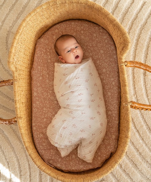 aden + anais （エイデンアンドアネイ）の「スワドル オーガニック 2枚入り（おくるみ・キッズ・ホワイト×ネイビー/アッシュブラウン/ホワイト×グリーン/ライトパープル/ライトピンク/オレンジ/グリーン/ライトブラウン・FREE）」の19枚目の写真