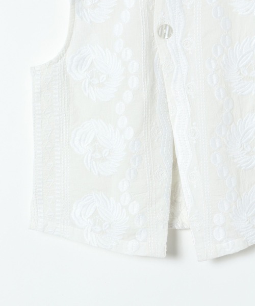 LOWRYS FARM（ローリーズファーム）の「シシュウ２ＷＡＹベスト　276595（ベスト・キッズ・ブラック/オフホワイト・110cm/120cm/130cm/140cm/150cm）」の9枚目の写真