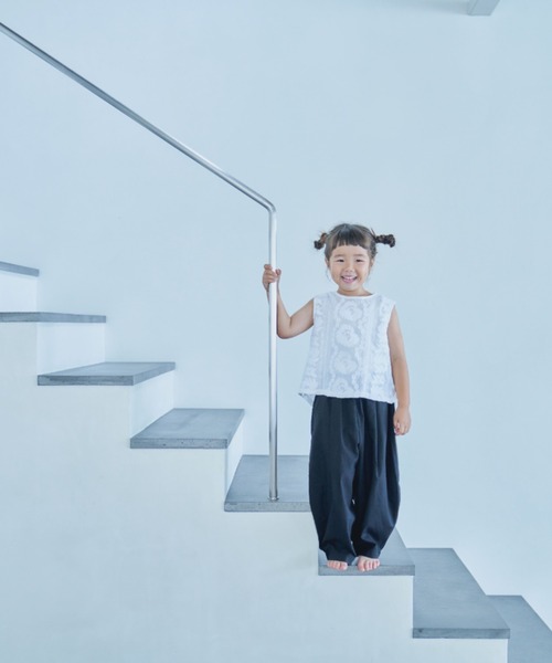 LOWRYS FARM（ローリーズファーム）の「シシュウ２ＷＡＹベスト　276595（ベスト・キッズ・ブラック/オフホワイト・110cm/120cm/130cm/140cm/150cm）」の20枚目の写真