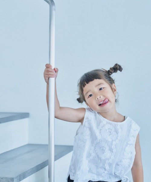 LOWRYS FARM（ローリーズファーム）の「シシュウ２ＷＡＹベスト　276595（ベスト・キッズ・ブラック/オフホワイト・110cm/120cm/130cm/140cm/150cm）」の17枚目の写真