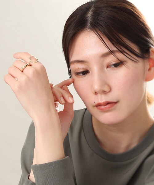 COCOSHNIK(ココシュニック)の「K10オーバルシェイプ オープンリング(リング・レディース・ホワイト系その他7・12号/14号/10号)」の6枚目の写真
