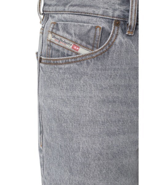 DIESEL（ディーゼル）の「メンズ 22FW デニムパンツ 1995 スリムフィット（デニムパンツ・メンズ・グレー・26inch/28inch/34inch/32inch/30inch/36inch）」の2枚目の写真