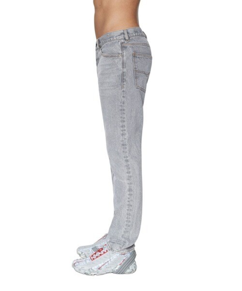 DIESEL（ディーゼル）の「メンズ 22FW デニムパンツ 1995 スリムフィット（デニムパンツ・メンズ・グレー・26inch/28inch/34inch/32inch/30inch/36inch）」の13枚目の写真