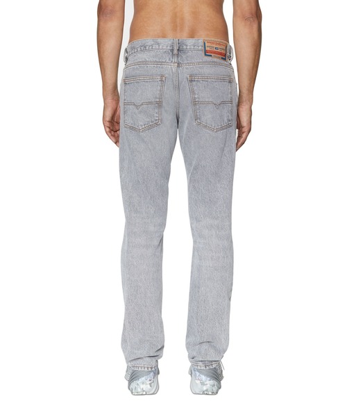 DIESEL（ディーゼル）の「メンズ 22FW デニムパンツ 1995 スリムフィット（デニムパンツ・メンズ・グレー・26inch/28inch/34inch/32inch/30inch/36inch）」の3枚目の写真