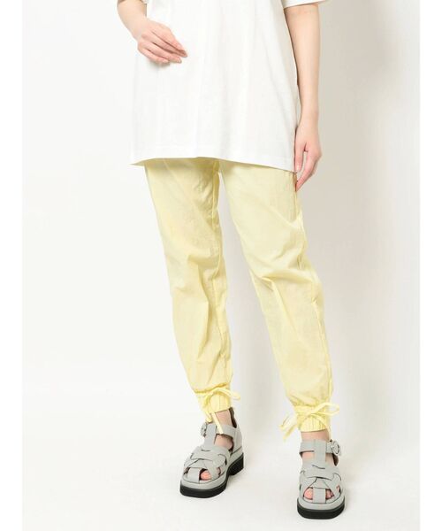 merry jenny(メリージェニー)の「カラーナイロンギャザーフレアパンツ(スラックス・レディース・ピンク/オレンジ/イエロー/ブルー・FREE)」の11枚目の写真