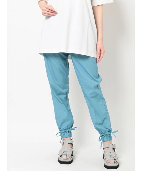 merry jenny(メリージェニー)の「カラーナイロンギャザーフレアパンツ(スラックス・レディース・ピンク/オレンジ/イエロー/ブルー・FREE)」の5枚目の写真