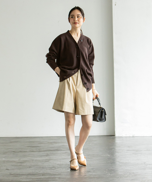 Noble(ノーブル)の「《追加》Vネックドルマンカーディガン(カーディガン/ボレロ・レディース・ベージュ/ネイビー/ブラウン/イエロー・FREE)」の5枚目の写真