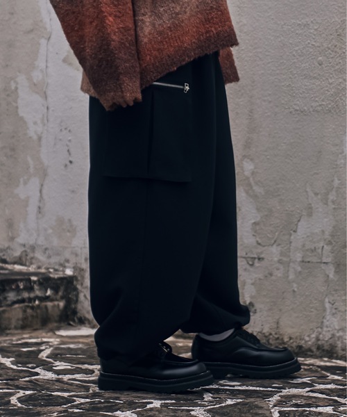 shiki tokyo(シキトウキョウ)の「M-90 Military Wide Cargo Pants / M-90 ミリタリーワイドカーゴパンツ(カーゴパンツ・メンズ・ブラック/カーキ・SMALL/MEDIUM/LARGE)」の11枚目の写真