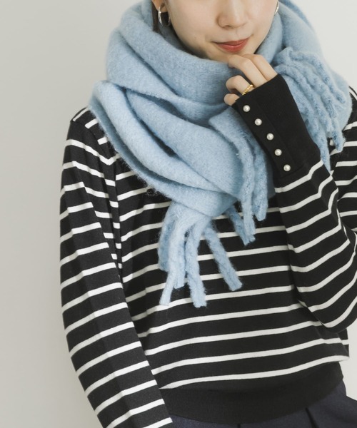 URBAN RESEARCH（アーバンリサーチ）の「ボリュームフリンジストール（マフラー・レディース・ブルー/ホワイト/ブラウン・-）」の11枚目の写真