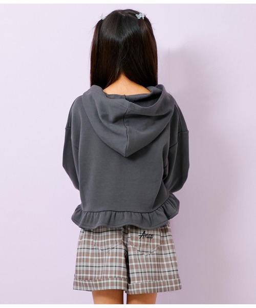 ANAP kids（アナップキッズ）の「裏毛裾フリルフーディー（パーカー・キッズ・サックスブルー/ラベンダー/スミクロ・130cm/110cm/120cm）」の6枚目の写真