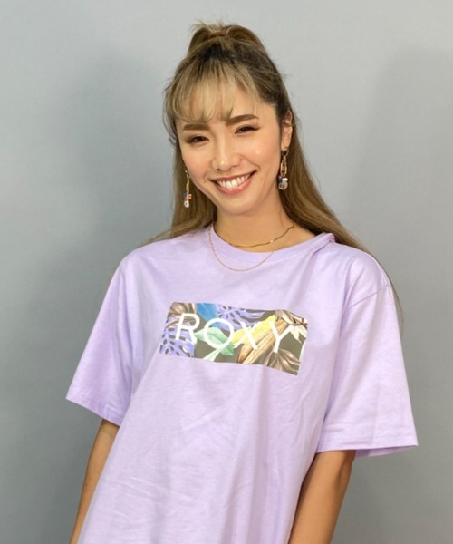 ROXY(ロキシー)の「ROXY/ロキシー ルーズシルエット/ボタニカルロゴ無地Tシャツ RST231099(Tシャツ/カットソー・レディース・ブラック×ブラック/ホワイト×ピンク/パープル系その他・S/M/L)」の1枚目の写真