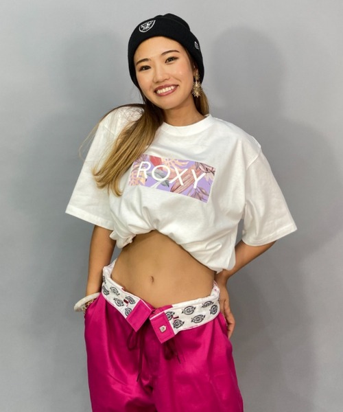 ROXY(ロキシー)の「ROXY/ロキシー ルーズシルエット/ボタニカルロゴ無地Tシャツ RST231099(Tシャツ/カットソー・レディース・ブラック×ブラック/ホワイト×ピンク/パープル系その他・S/M/L)」の2枚目の写真