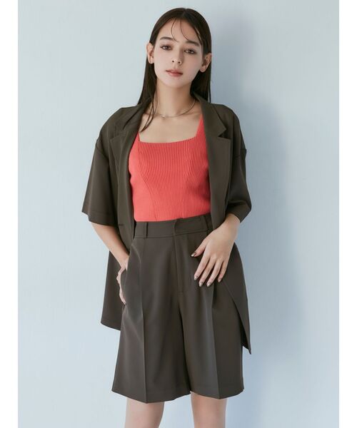 MURUA(ムルーア)の「タックハーフパンツ(スラックス・レディース・ブラック/ブラウン・2/1)」の5枚目の写真