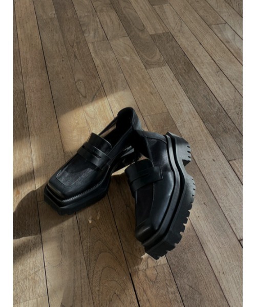 AMAIL(アマイル)の「Sheer out bulky loafer(ローファー・レディース・ブラック・S/M/L)」の2枚目の写真